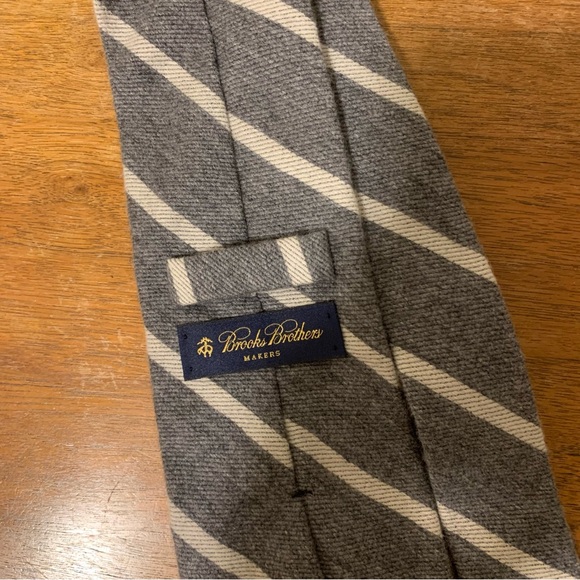 Brooks Brothers Makers Cashmere/Silk Striped Tie - Picture 2 of 3